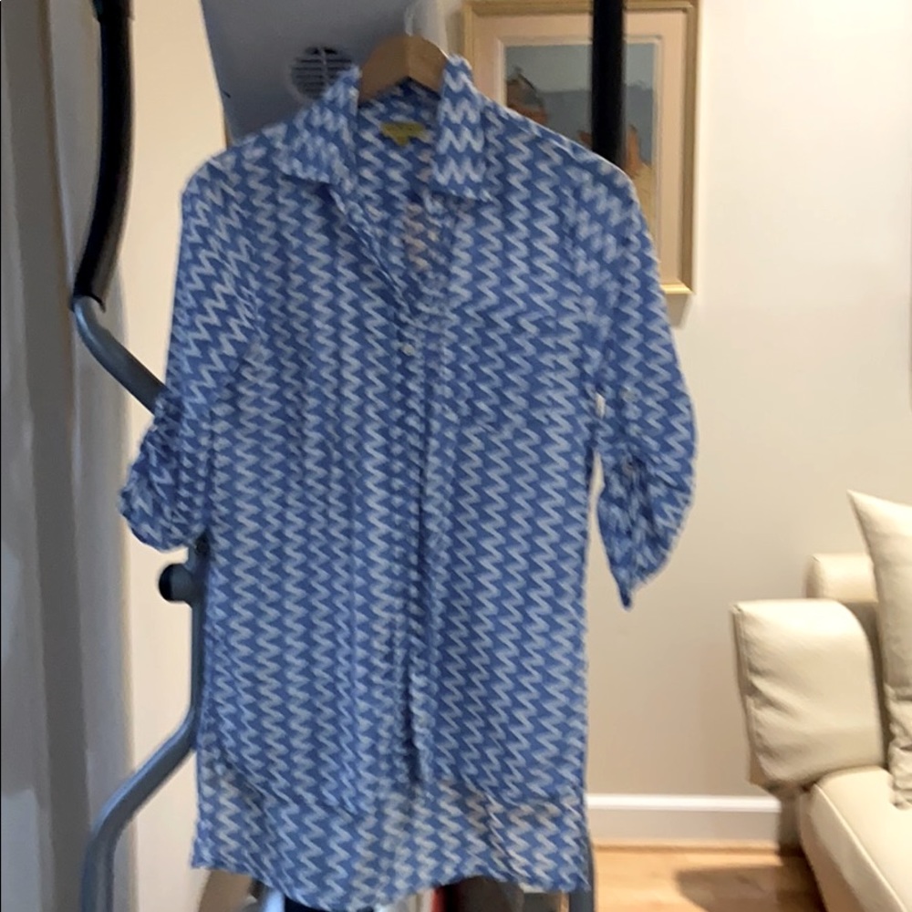 100% cotton Roberta Roller Rabbit long shirt.
